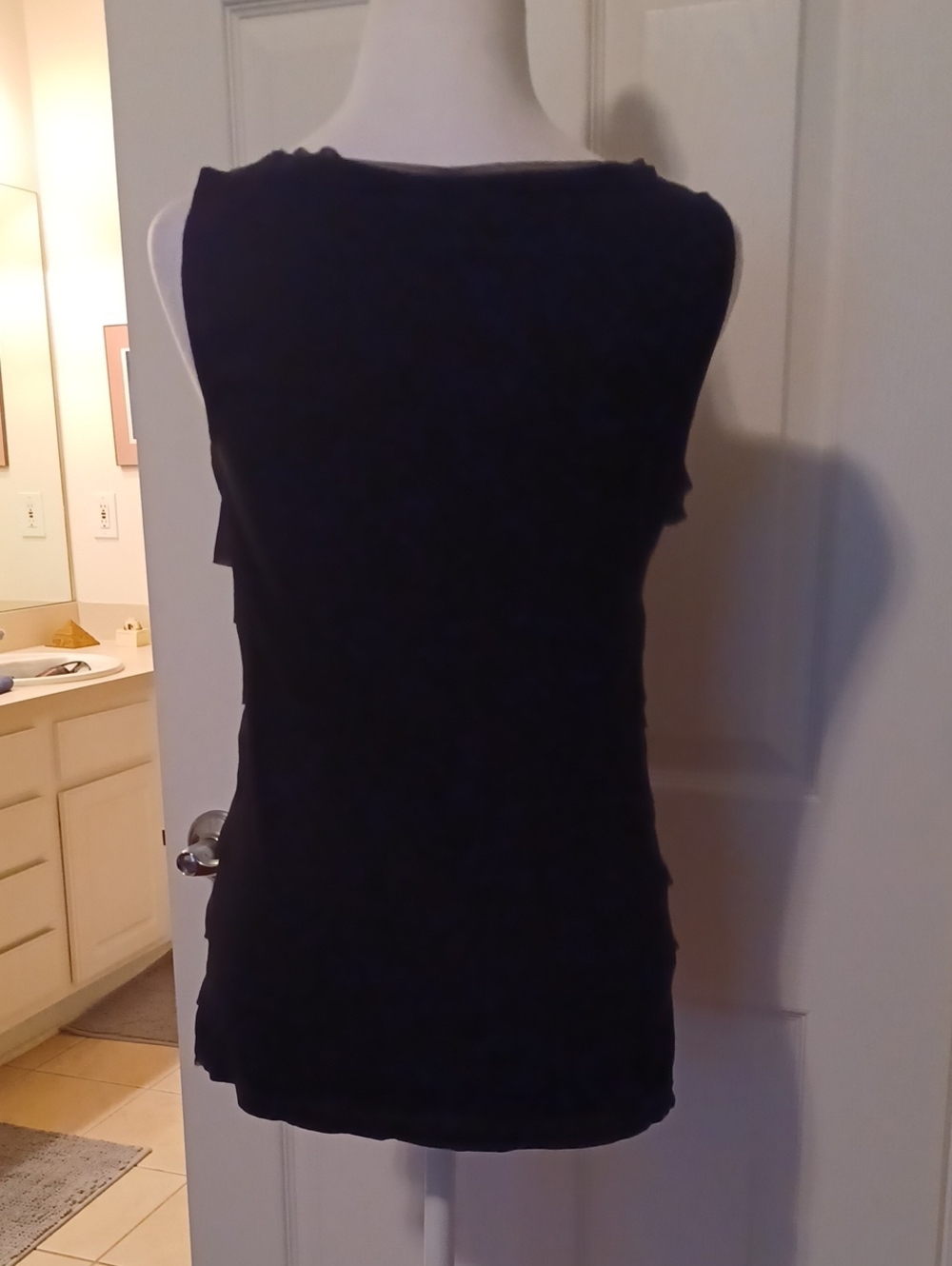 << LOFT Black Layered Ruffle Tank Top - Picture 7 of 9